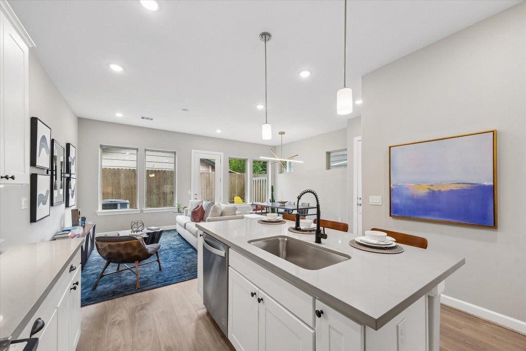 Photo of 5218 Amber Sunrise Drive Dr, Houston, TX 77018 (MLS # 96032070)