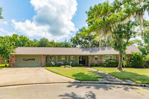 Photo of 17 Seminole Lane, West Columbia, TX 77486 (MLS # 10024800) Photo of 17 Seminole Lane, West Columbia, TX 77486 (MLS # 10024800)