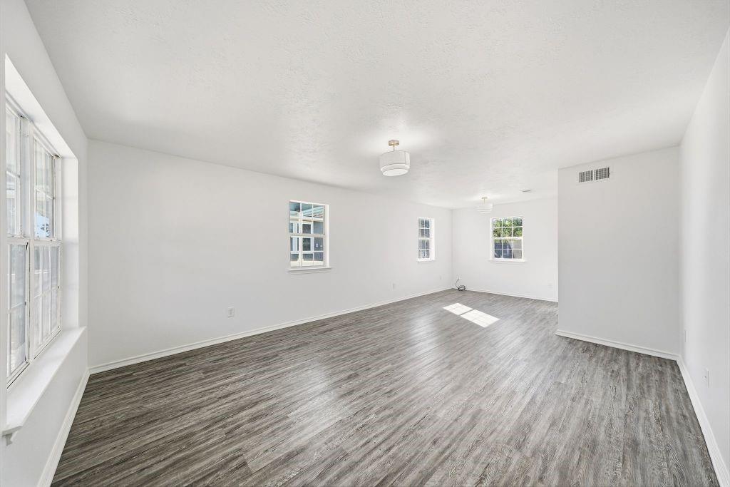 717 Red Oak Avenue