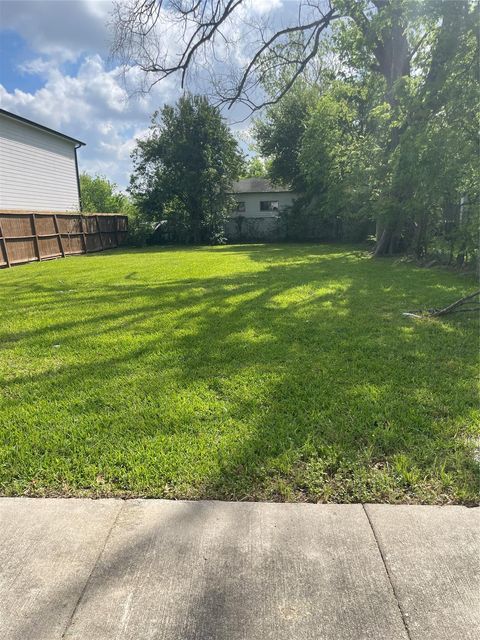 Photo of 1804 Benson Street, Houston, TX 77020 (MLS # 71363665)