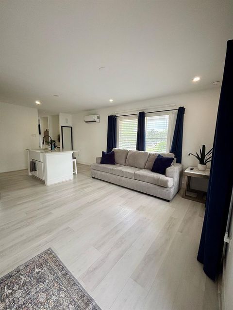 Photo of 203 S Lockwood Drive #3, Houston, TX 77011 (MLS # 10435283)