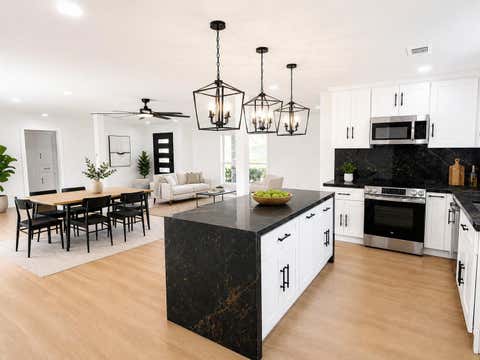Photo of 5642 Warm Springs Road, Houston, TX 77035 (MLS # 31815704)