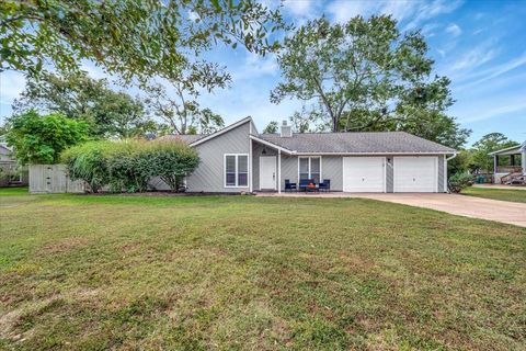 Photo of 2610 Loganberry Circle, Seabrook, TX 77586 (MLS # 48086897) Photo of 2610 Loganberry Circle, Seabrook, TX 77586 (MLS # 48086897)