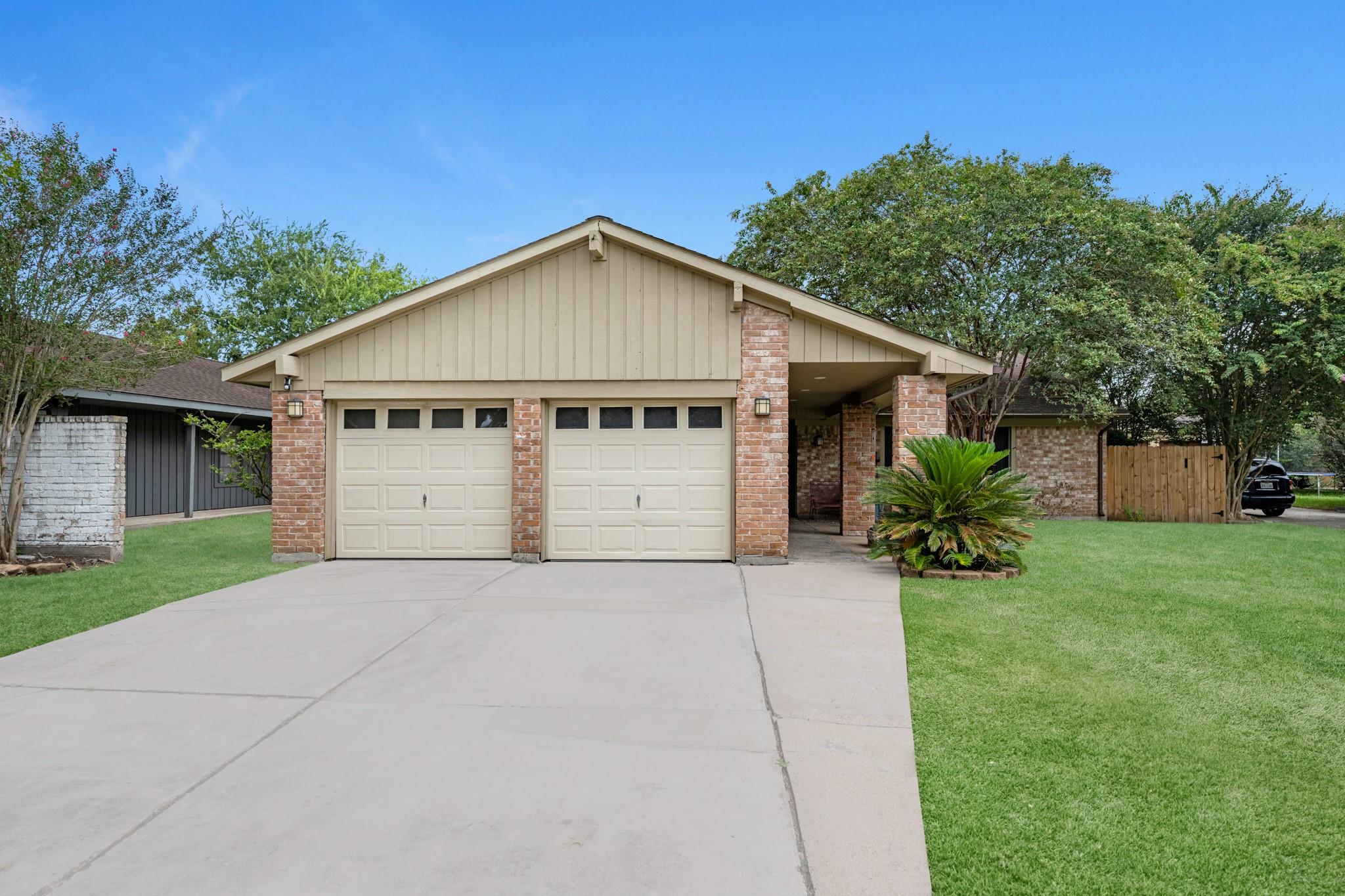 4718 Lost Oak Drive
