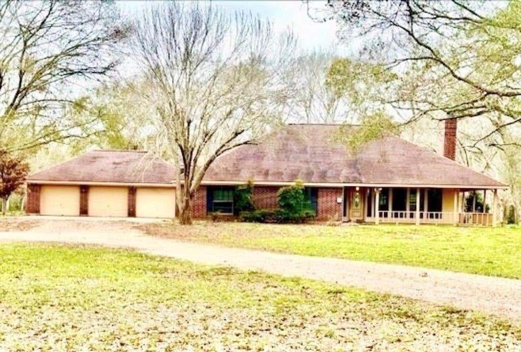 Photo of 327 County Road 735, Angleton, TX 77515 (MLS # 87356639)