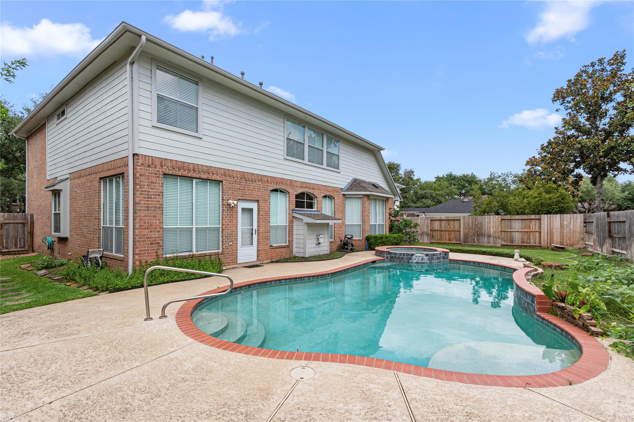 1807 Rustic Hills Court