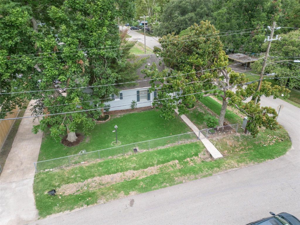 Photo of 3202 Melbourne Street, Houston, TX 77026 (MLS # 49103153)