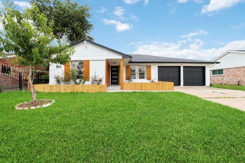 Photo of 12339 Huntington Field Drive, Houston, TX 77099 (MLS # 35282476)