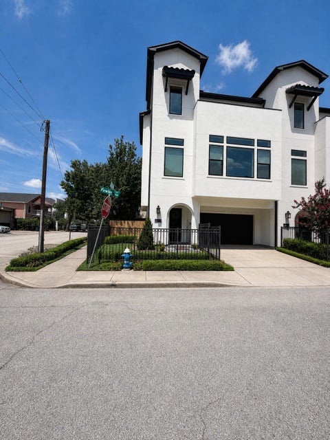 Photo of 403 Fowler Street, Houston, TX 77007 (MLS # 41583465)