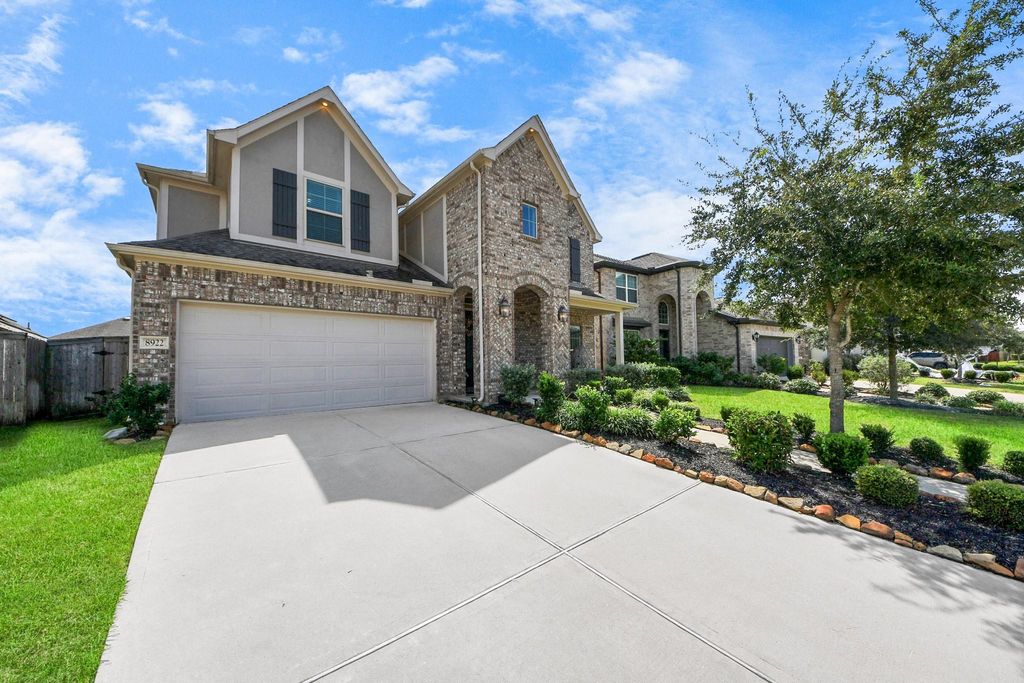 Photo of 8922 Golden Mist Drive, Missouri City, TX 77459 (MLS # 34501259)