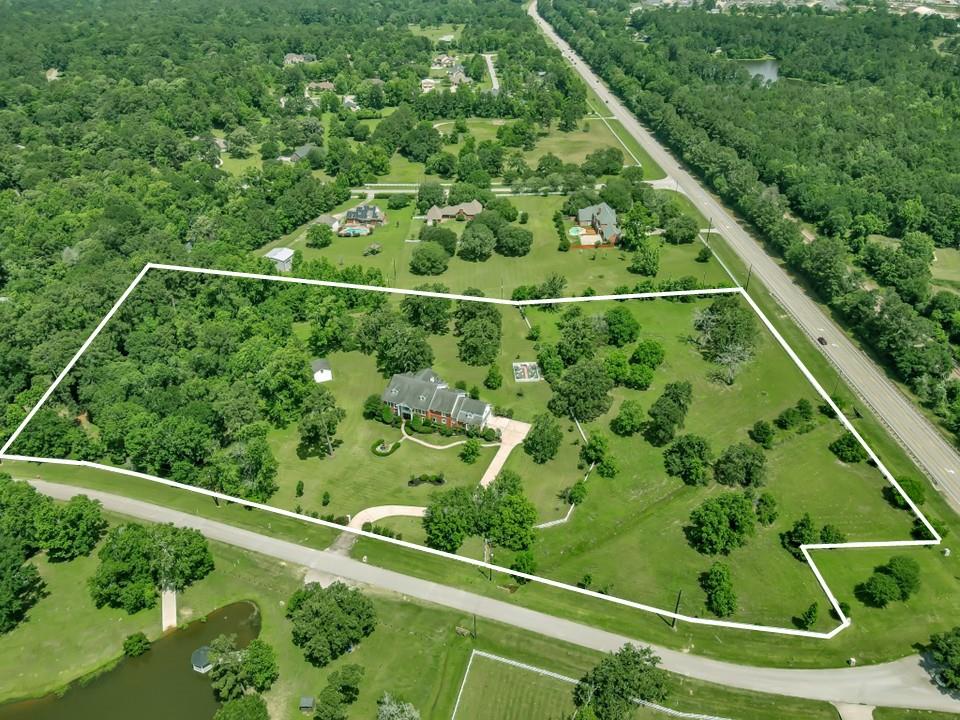 15203 Wildwood Circle