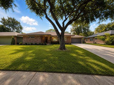 Photo of 5027 Creekbend Drive, Houston, TX 77035 (MLS # 23217485)