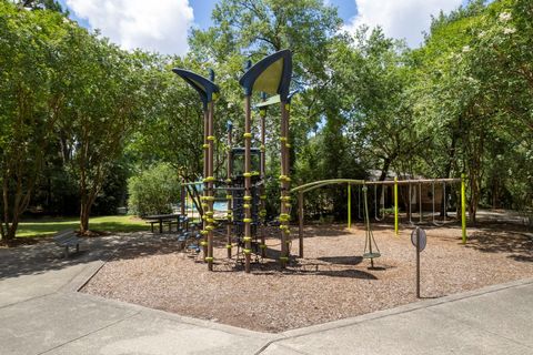 Tiny photo for 142 Golden Autumn Place, The Woodlands, TX 77384 (MLS # 17539546)