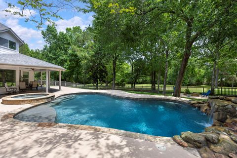Homes For Sale - 20111 Hilltop Ranch Drive<br/> Montgomery, TX 77316