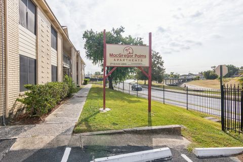 Photo of 3641 N Macgregor Way #31, Houston, TX 77004 (MLS # 86804323) Photo of 3641 N Macgregor Way #31, Houston, TX 77004 (MLS # 86804323)