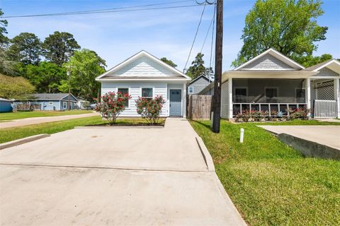 Photo of 16992 W Dounreay, Montgomery, TX 77316 (MLS # 83047739)