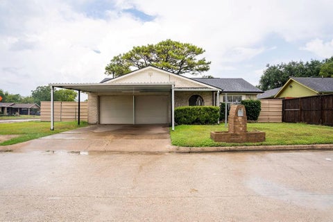 Photo of 12130 Glenhollow Drive, Houston, TX 77048 (MLS # 77310763)