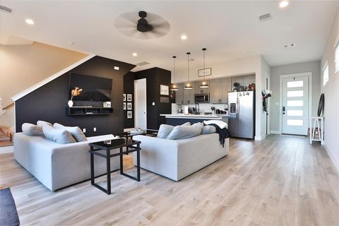Photo of 712 Pinemont Canyon Lane, Houston, TX 77018 (MLS # 96549560)