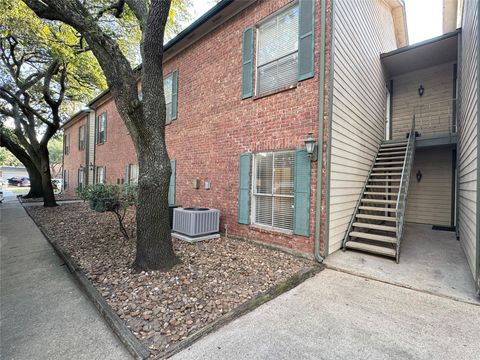Photo of 6500 Harbor Town Drive #3103, Houston, TX 77036 (MLS # 71467442)