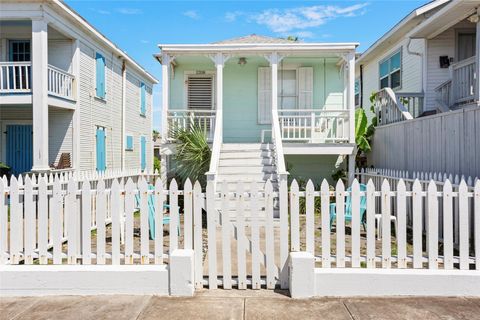 Photo of 1208 Ursuline St Street, Galveston, TX 77550 (MLS # 77163398)