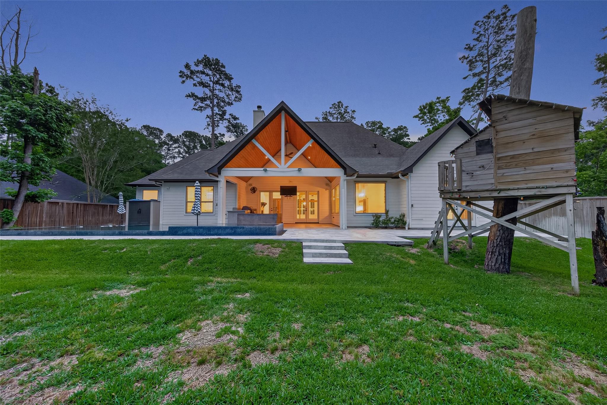 2407 Chantilly Lane