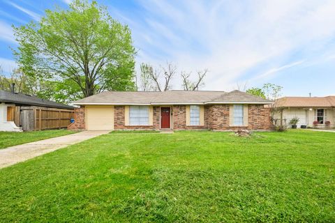 Photo of 122 W Havner Lane, Houston, TX 77037 (MLS # 55895135)