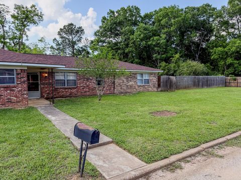 Photo of 109 Lakeway Drive, Crockett, TX 75835 (MLS # 17599971)