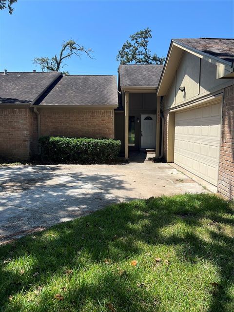 Photo of 1603 Chestnut Ridge Rd, Kingwood, TX 77339 (MLS # 92585893)