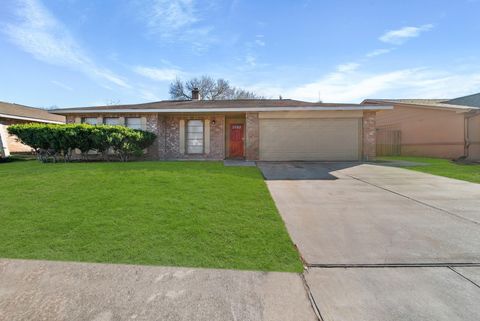 Photo of 13719 Southline Road, Houston, TX 77498 (MLS # 90101754)
