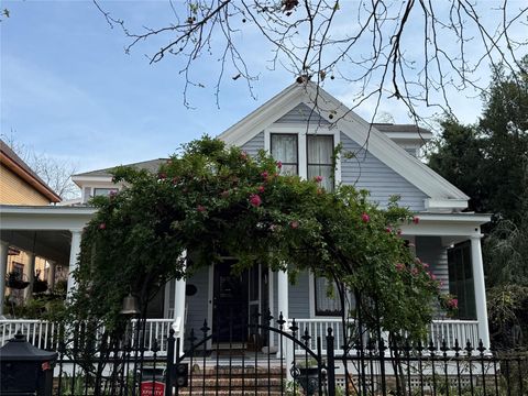 1646 Harvard Street Houston TX 77008