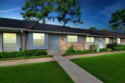 Photo of 34 Tri Oaks Lane #34, Houston, TX 77043 (MLS # 23891373)