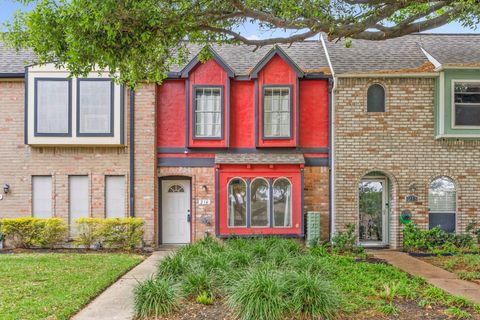 Photo of 11002 Hammerly Boulevard #214, Houston, TX 77043 (MLS # 81742124)
