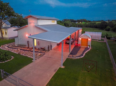 Photo of 211 S Mechanic Street, Fayetteville, TX 78940 (MLS # 13750355)