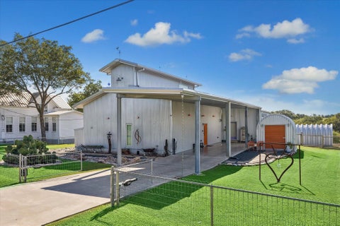 Photo of 211 S Mechanic Street, Fayetteville, TX 78940 (MLS # 13750355)