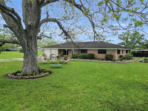 Photo of 112 County Road 152, Bay City, TX 77414 (MLS # 97024211)