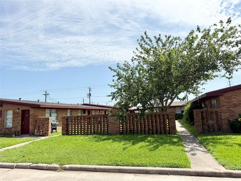 Photo of 811 N Avenue F #30, Freeport, TX 77541 (MLS # 2001399)