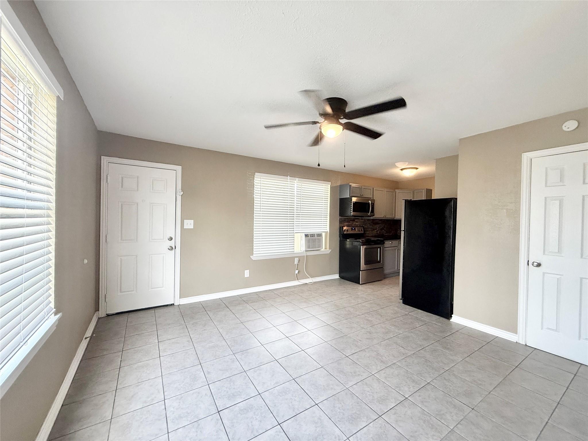 811 N Avenue F 30