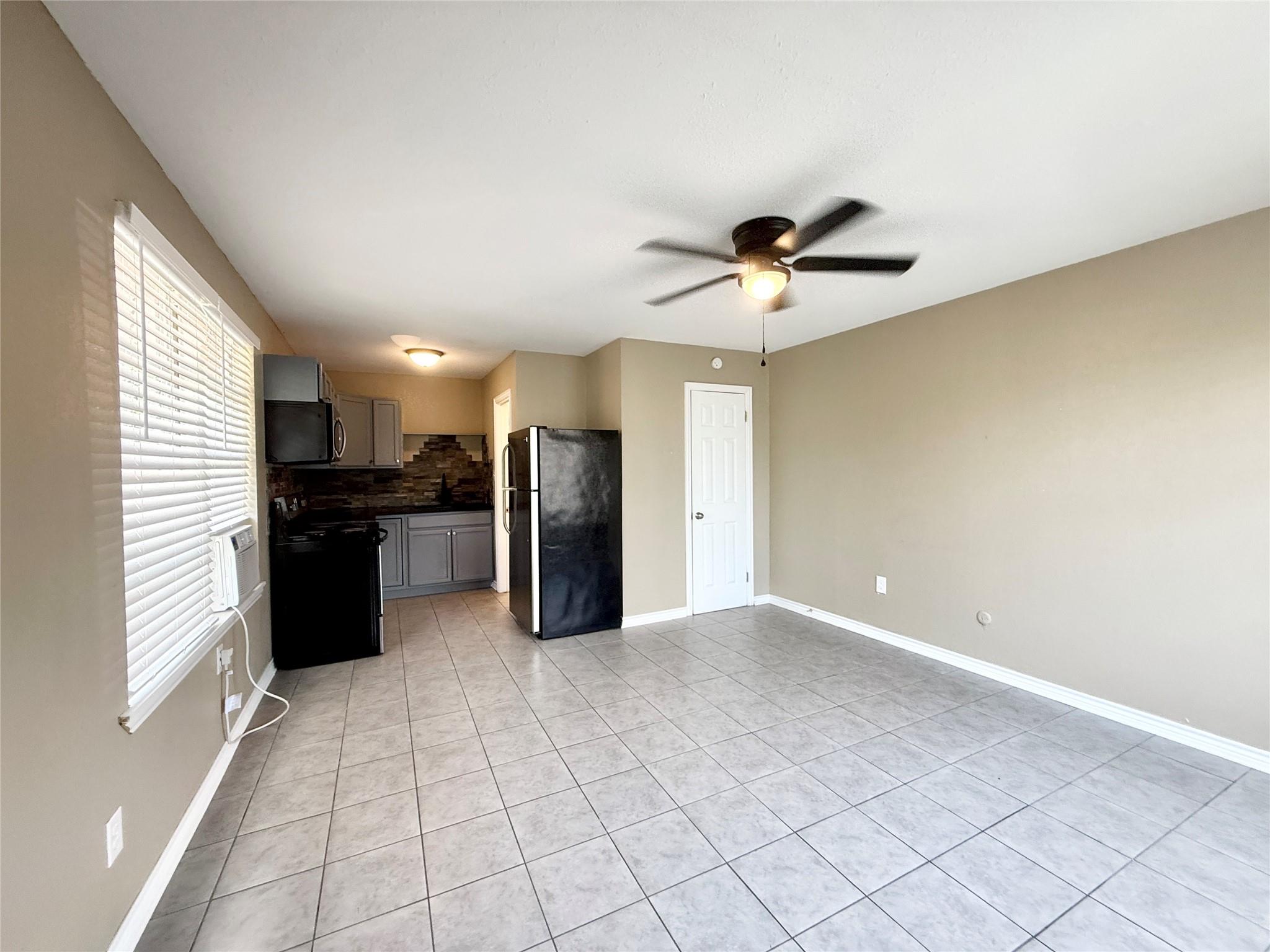 811 N Avenue F 30