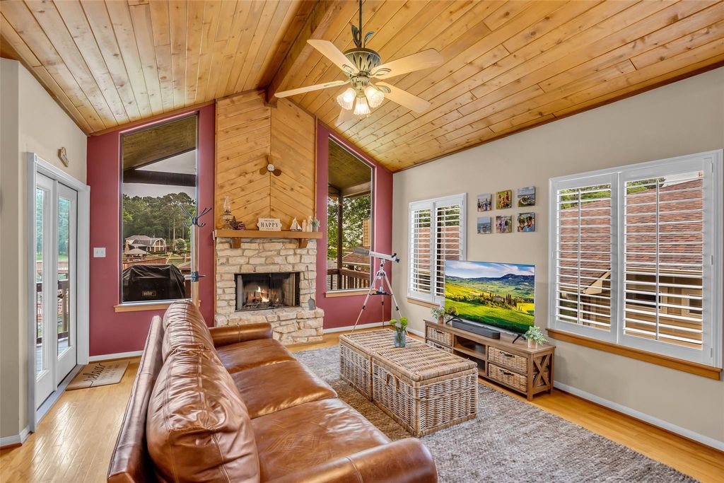 Photo of 33 Harbour Point Circle, Coldspring, TX 77331 (MLS # 28156203)