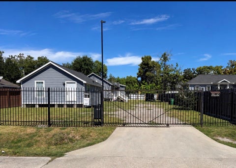 Tiny photo for 1013 Bennington Street, Houston, TX 77022 (MLS # 33157864)