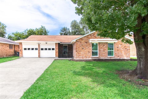 Photo of 11026 Sandstone Street, Houston, TX 77072 (MLS # 49308816)