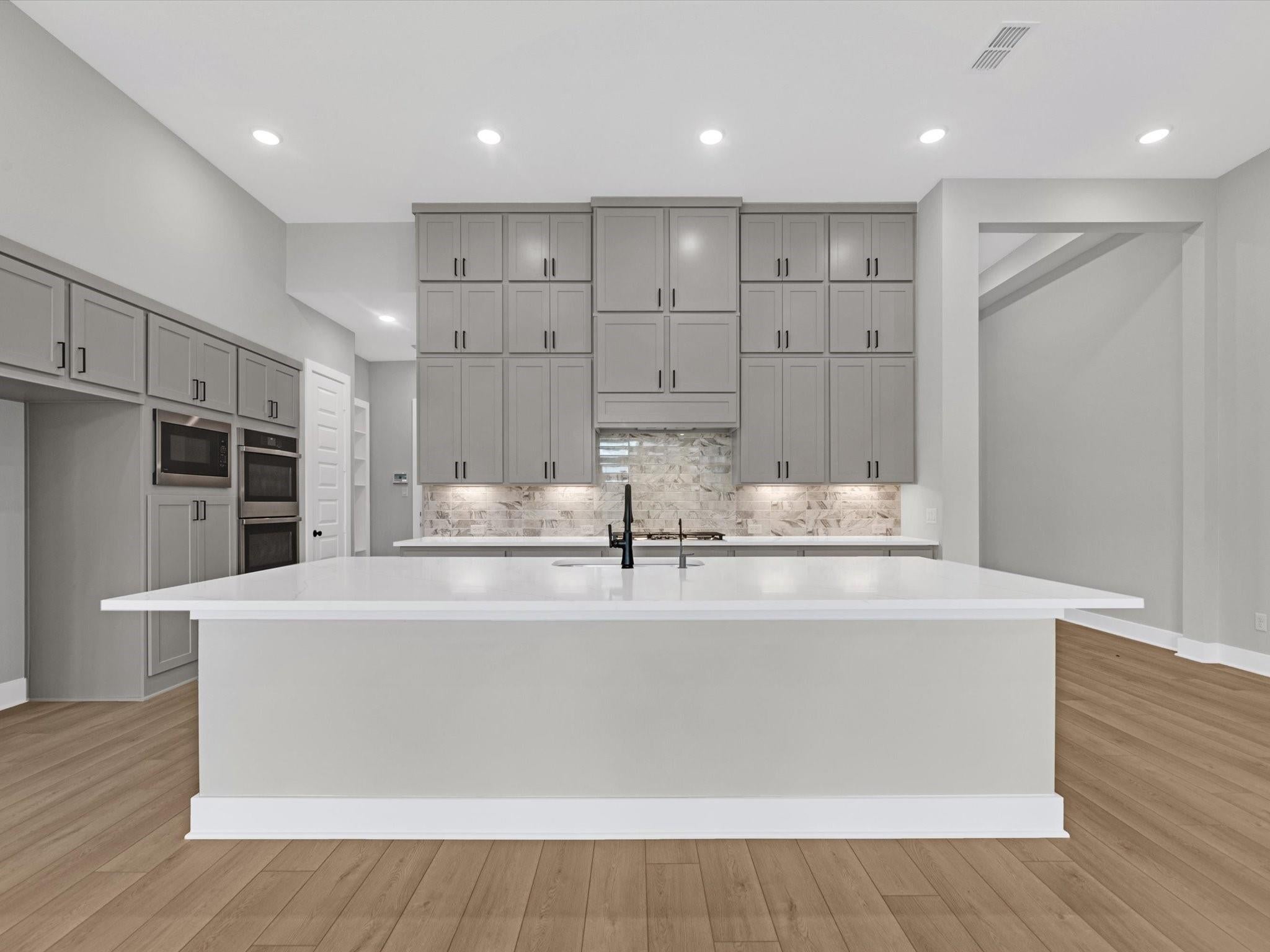 8123 Sunny Ridge Drive