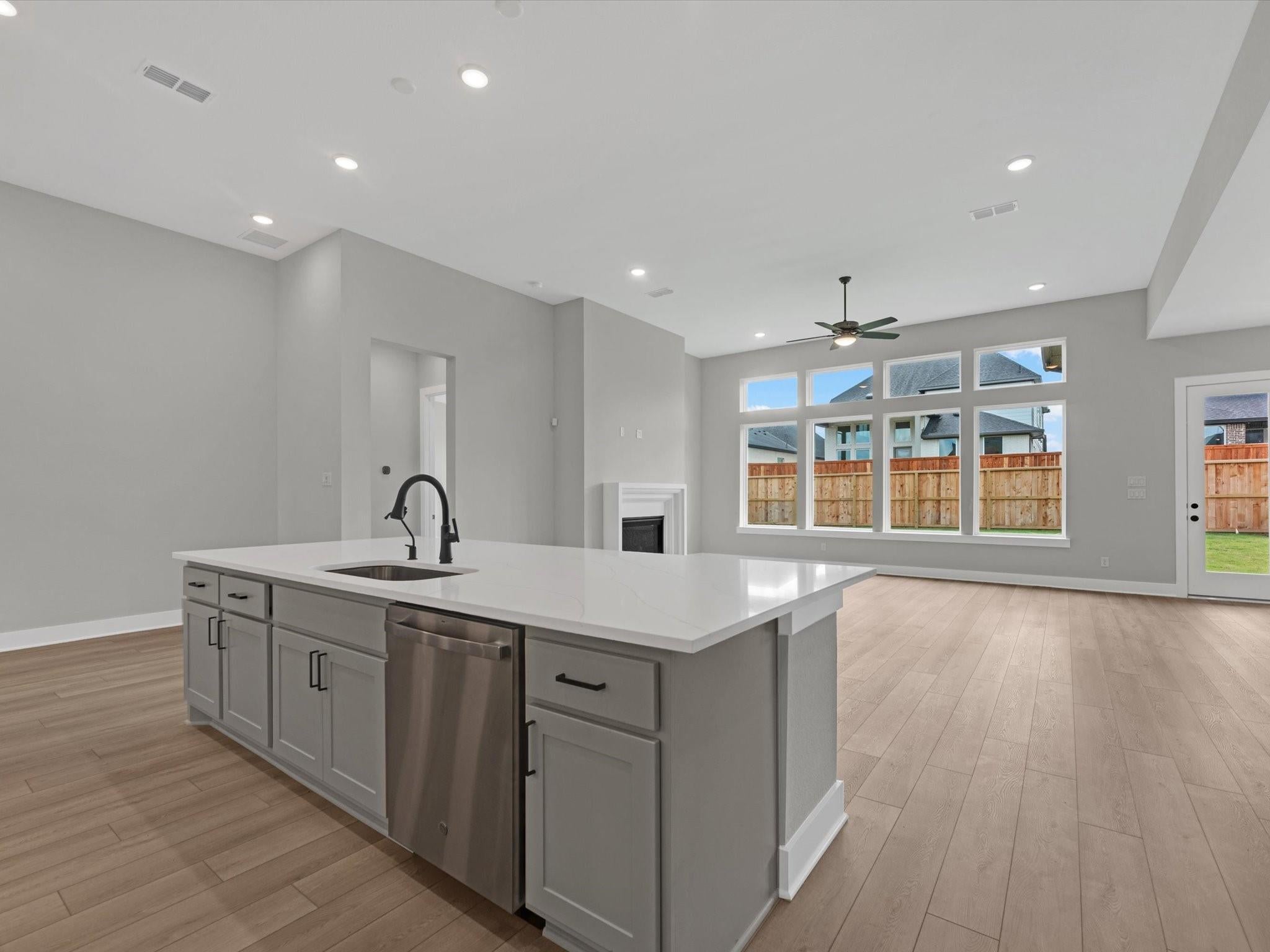 8123 Sunny Ridge Drive
