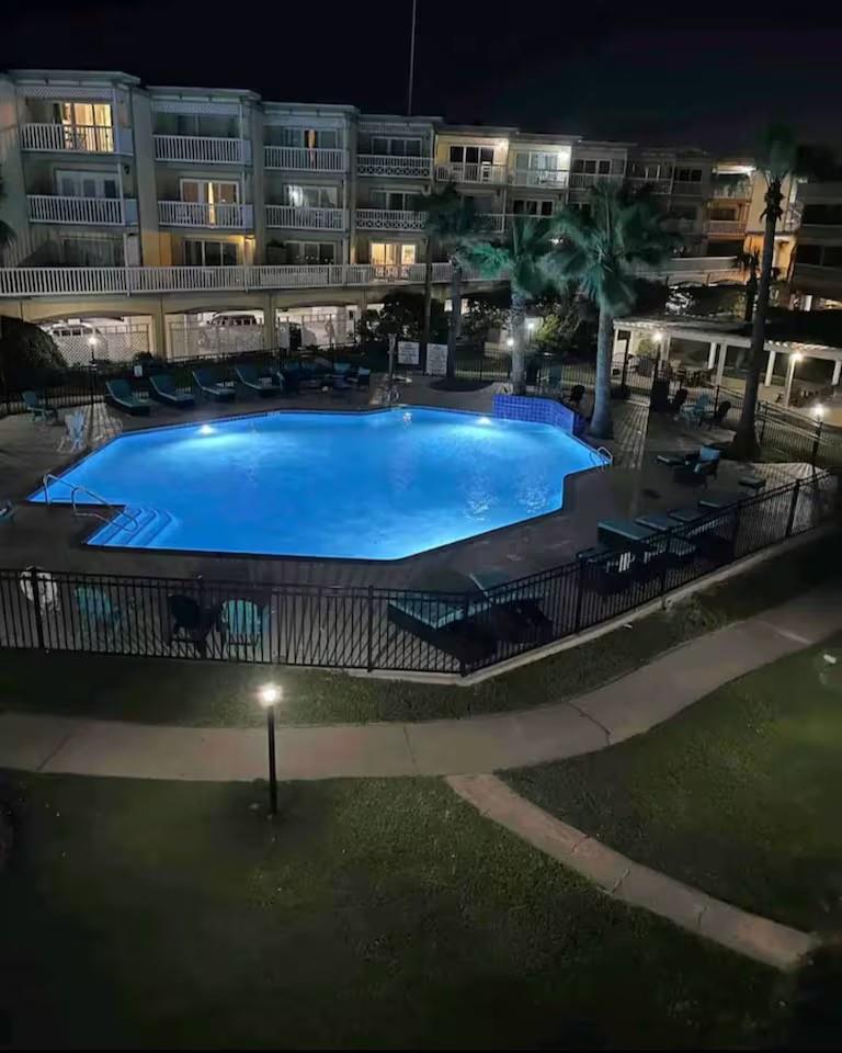 6300 Seawall Boulevard 6107