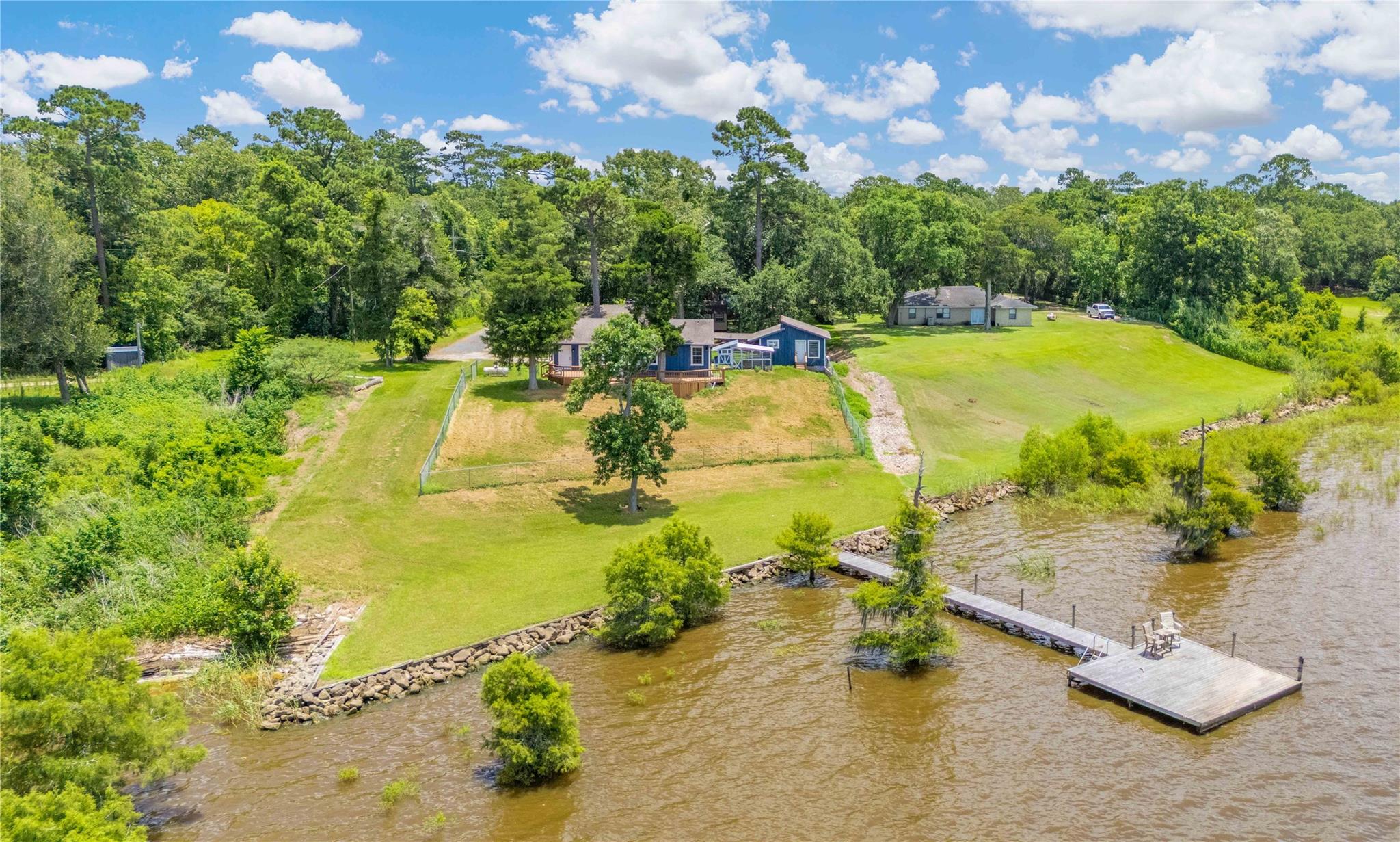 3843 Simon Road