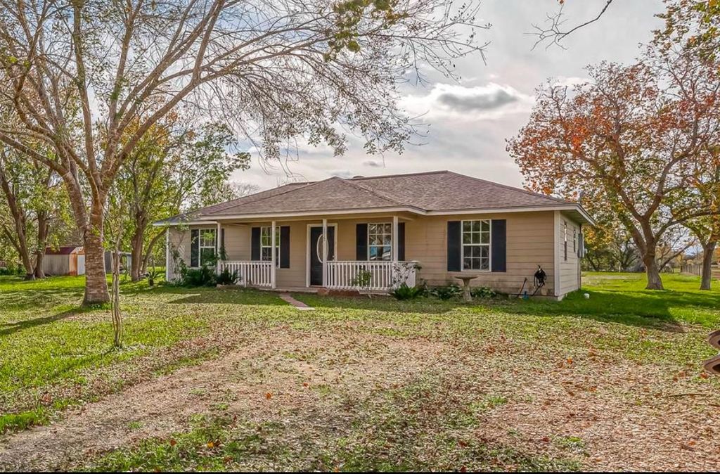 Photo of 1512 Bayou Drive, Bay City, TX 77414 (MLS # 46816568)