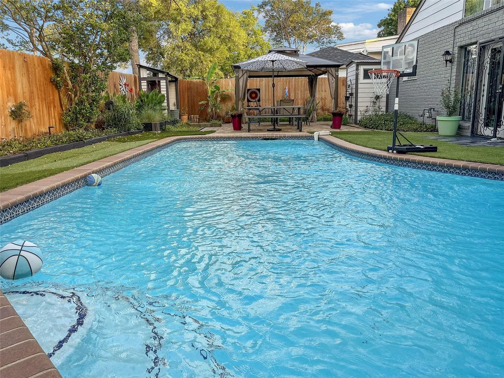 Photo of 6803 Las Brisas Drive, Houston, TX 77083 (MLS # 91333296)