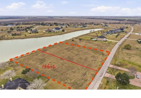 Photo of 13614 Lake Ridge Drive, Richmond, TX 77469 (MLS # 35510894)