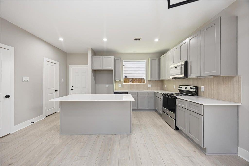 5827 Polly Unit B Street B