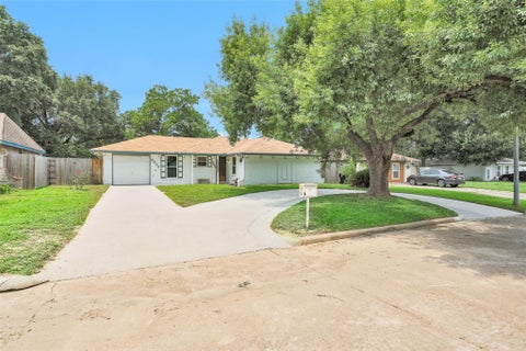 Photo of 6322 King Post Drive, Houston, TX 77088 (MLS # 48510741)